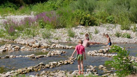 Baignade à la rivière à Sampzon en Ardèche