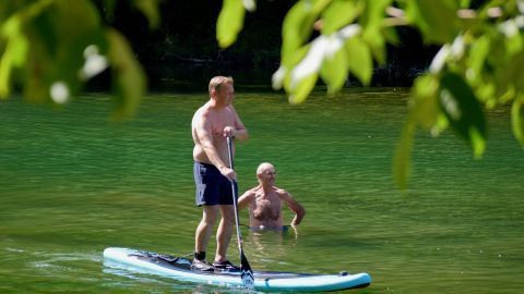Baignade en rivière au camping le Chassezac en Ardèche