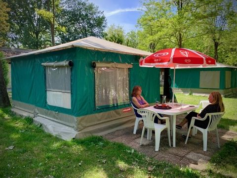 Bungalow toile 4 personnes au camping le Chassezac à Sampzon