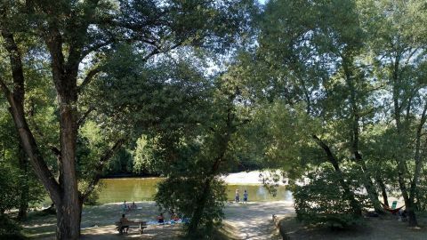 Détente à la rivière du camping le Chassezac en Ardèche