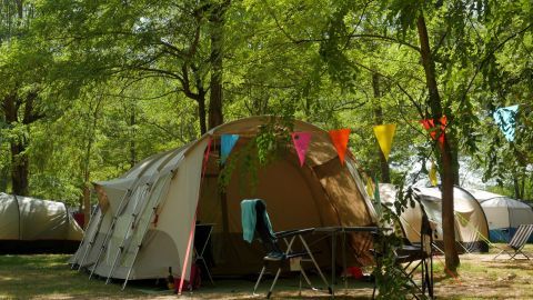 Emplacement en camping 3 étoiles en Ardèche