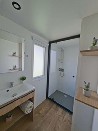 Mobil home * CONFORT* 2 chambres - 4 personnes- salle de bain- camping proche de vallon pont d'arc