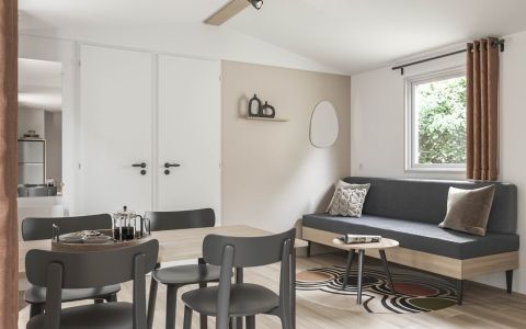 Mobil home * CONFORT* 2 chambres - 4 personnes  AVEC climatisation + tv + terrasse en bois couverte.