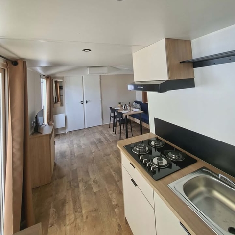 Mobil home * CONFORT* 2 chambres - 4 personnes  AVEC climatisation + tv + terrasse en bois couverte.