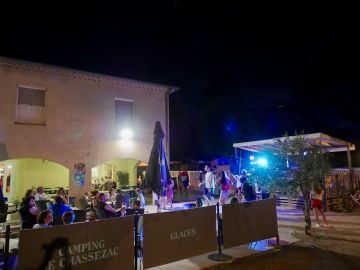 Terrasse au camping le chassezac  en Ardèche