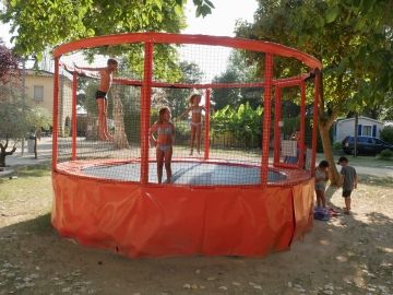 Trampoline au camping le chassezac à Sampzon en Ardèche